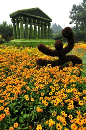 Photo taken on July 27, 2008 shows the international flowers exhibition in Beijing Botanical Garden in Beijing, capital of China. With an area of 60,000 square meters, the exhibition showcased more than one million of rarity flowers and trees of over 1,000 species from 205 countries and regions in the five continents. 