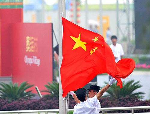 The Chinese delegation to the Beijing Olympic Games holds the first flag-raising ceremony at the Olympic Village on the morning of July 2.