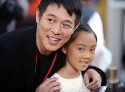 Cast member Jet Li (L) and daughter Jane attend the premiere of the film "The Mummy: Tomb of the Dragon Emperor" in Los Angeles July 27, 2008.