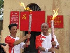 Olympic flame passes through Shijiazhuang