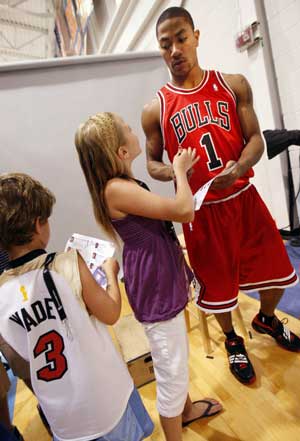 Chicago Bulls rookie Derrick Rose, the number one overall pick in the 2008 NBA Draft, signs autographs before a photo session during the 2008 Rookie Photo Shoot in Tarrytown, New York, July 29, 2008.