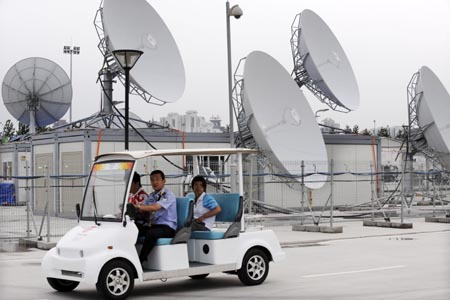 A vehicle passes by the satellite aerials zone of the International Broadcast Center (IBC) in Beijing, China, July 29, 2008. It’s said that high definition signals will be first-ever used for TV relays for all 28 events of Beijing 2008 Olympic Games. BOB will produce live TV signals of 5,400 hours for right-holding broadcasters and it’s estimated that more than four billion viewers will enjoy the olympic competition through TV broadcasts in 2008. (Xinhua/Li Ziheng)