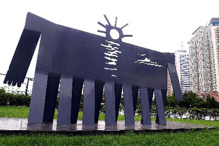 Photo taken on July 30, 2008 shows a sculpture at the Olympic co-host city Qingdao, east of China. The sailing events for the Games of the XXIX Olympiad will be held within Qingdao International Sailing Center, the five water areas outside Fushan Bay. A unique blend of sea and mountains makes Qingdao a well-known summer resort. With an average temperature ranging from 20-28 degrees celsius, the period from July through September is the most agreeable season for the tour. 