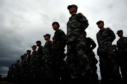 Special Forces troops from Thailand and China participating in anti-terrorism training in Thailand&apos;s northern province of Chiang Mai July 28, 2008.