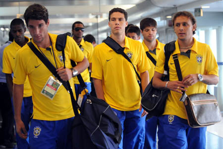 Brazilian footballers arrive at Shenyang Taoxian International Airport in Shenyang, capital of northeast China's Liaoning Province, Aug. 2, 2008. Brazilian Men's Olympic football team arrived Olympics co-host city of Shenyang on Saturday. (Xinhua/Xie Huanchi)