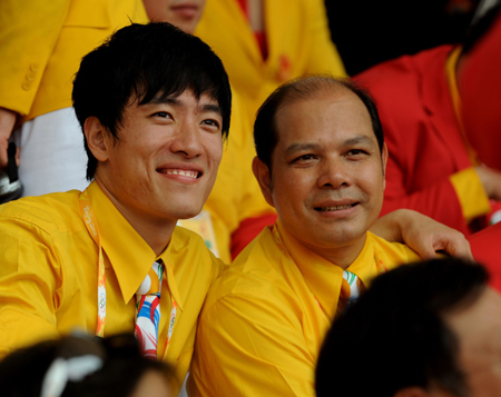 Chinese athlete Liu Xiang (L) attends the opening ceremony of the Olympic Village in Beijing, China, July 27, 2008. Liu is building up his form towards the men's 110 meters hurdles finals on Aug. 21 in the Beijing Olympic Games. [Xinhua] 