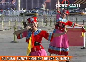 Dancers from Chongqing Municipality in Southwest China presented traditional performances imbued with passion and earthiness.