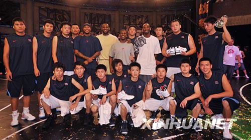 Players from NBA are posing for a photo with the champions [Xinhua]