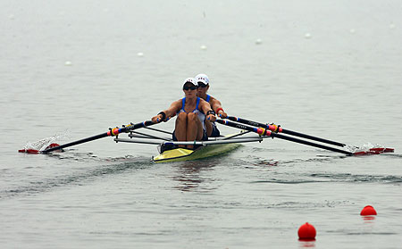Two rowers from the United States prepare for the Olympic rowing competition at Shunyi Olympic Rowing & Canoeing Park on August 4, 2008. The Olympic rowing competition will take place on August 9, 2008 at the Park. [Xinhua]