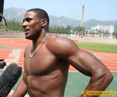 Speaking to the media after his first training sessions, a tattoo covered David Oliver, one of Liu Xiang's rivals, was in good shape, Dalian, August 2nd, 2008.[www.sohu.com]