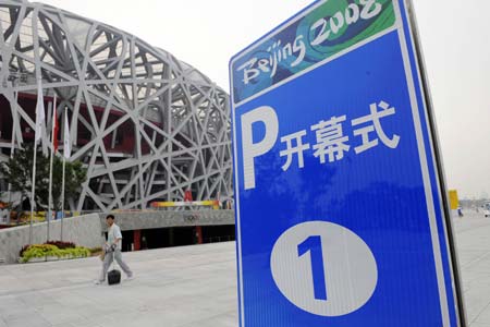 A staff member walks the National Stadium, nicknamed the Bird&apos;s Nest, before a dress rehearsal of the opening ceremony of Beijing 2008 Olympic Games in Beijing, China, Aug. 5, 2008. (Xinhua/Li Ziheng) 