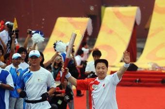 The first torch bearer Yang Liwei