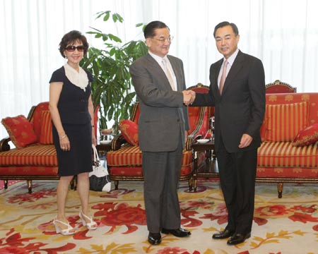 Lien Chan (C), honorary chairman of the Chinese Nationalist Party, or Kuomintang (KMT), and his wife Lien Fang-yu are welcomed by Wang Yi (R), director of both the Taiwan Work Office of the Communist Party of China (CPC) Central Committee and the State Council's Taiwan Affairs Office, in Beijing, capital of China, Aug. 5, 2008. Lien Chan and his wife Lien Fang-yu arrived in Beijing on Tuesday to attend the opening ceremony of Beijing Olympic Games slated for Aug. 8. (Xinhua/Wang Yongji) 