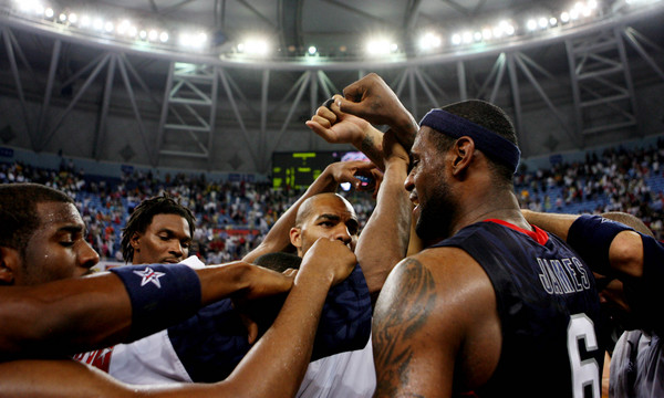 LeBron James (King James) is cheerying with his teammates after winning the last game. [CFP]