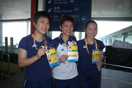 Chinese Hong Kong table tennis players Tie Ya Na, Lin Ling and Lau Sui Fei (from R to L) 
