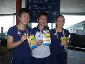 HK table tennis players arrives in Beijing 