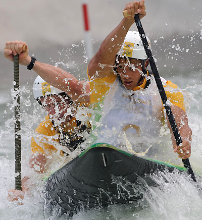 Two Canoeists splash their way through the crest of the waves at Shunyi Olympic Rowing-Canoeing Park north of Beijing August 5, 2008. [Xinhua] 