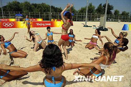 Photo shows beach volleyball babies rehearse for the coming Olympics in Chaoyang Park, Beijing, on Aug. 2, 2008. [Xinhua]