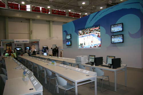 Press tables inside the Shanghai Media Center for the Beijing 2008 Olympic Games {Xiang Bin/China.org.cn] 