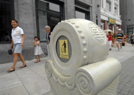 Photo taken on Aug. 7, 2008 shows a novel-styled dustbin on the newly-renovated Qianmen Street in central Beijing, China, Aug. 7, 2008.[Jin Liangkuai/Xinhua] 
