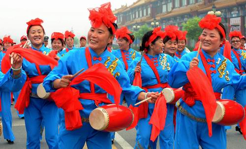 Local residents welcome the Olympic flame in Beijing August 7.