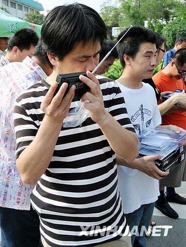 A blind man tests the radio he received from the disabled people&apos;s federation in northwestern China&apos;s Ningxia Hui Autonomous Region on August 6, 2008.