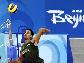 Itanlian and Brazilian men's volleyball teams are conducting a final adaptation training before the Games. [photo by sohu.com]