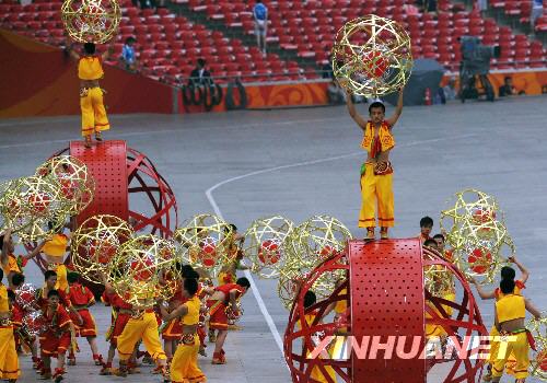 8月8日晚8时，第29届夏季奥林匹克运动会将在中国国家体育场隆重开幕。这是开幕式前的文艺演出。 新华社记者 刘大伟 摄(责任编辑:孙晓礼)