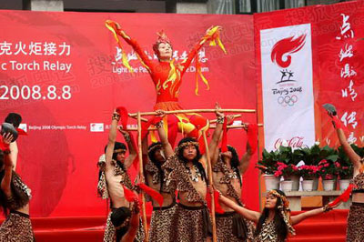 The launching ceremony of the final day of the Olympic torch relay[Xinhua] 