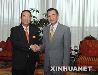 The Chairman of the People First Party in Taiwan, James Soong, has arrived in Beijing with his delegation for the opening ceremony of the Olympics. Soong received a warm welcome on Wednesday from the director of the Taiwan Work Office of the CPC Central Committee, Wang Yi.