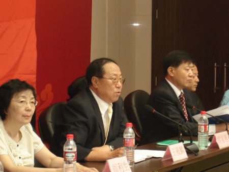 Wang Xiaolin, president of the Chinese Wushu Association and director of the National Sports Bureau Wushu Administrative Center, spoke at the inaugural meeting of the Chinese Wushu delegation for the Beijing 2008 Wushu Tournament held in Beijing on August 7, 2008. 