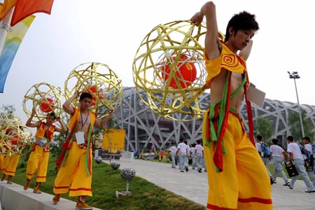 Actors prepare to enter the National Stadium, known as the Bird's Nest, in Beijing, China, Aug. 8, 2008, about 3-hour countdown to the opening ceremony of the Olympics by press time. The opening ceremony of the Beijing 2008 Olympic Games will be held in the National Stadium at 8:00 p.m. on Aug. 8. (Xinhua/Zhang Ling) 
