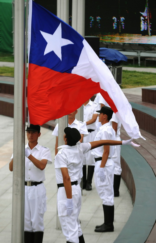 The Chilean Olympic delegation held the flag-raising ceremony in Beijing August 6. 