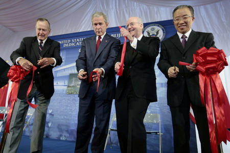 (From L) Former US president George H. W. Bush, US President George W. Bush, US Ambassador to China Clark Randt and Chinese State Councillor Dai Bingguo cut the ribbon during the dedication of the new US embassy on August 8, 2008 in Beijing. 