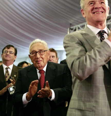 Former US Secretary of State Henry Kissinger (C) attends the dedication of the new US embassy in Beijing August 8, 2008. 