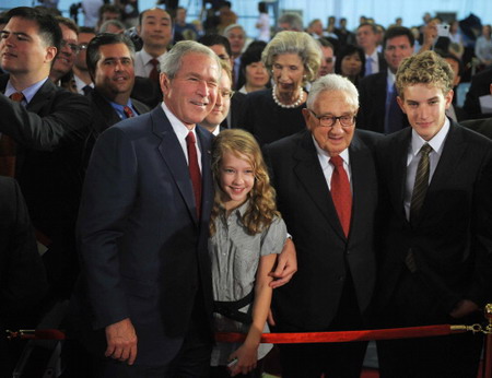 US President George W. Bush (L) poses with former US secretary of state Henry Kissinger (2nd R) and his grandchildren Sophie (3rd L) and Sam (R) during the dedication ceremony of the new US embassy on August 8, 2008 in Beijing.