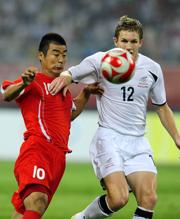 Han Peng (L) of China fights for the ball against New Zealand player Steven Old during the Beijing Olympic Games men's football Group C first round match at Shenyang Olympic Stadium in Olympic co-host city Shenyang, capital of northeast China's Liaoning Province, Aug. 7, 2008.