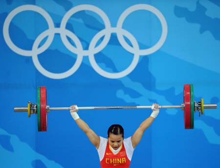 Chen Xiexia of China wins the first gold for the Chinese Delegation with 95 kilos in the snatch and 117 in the clean and jerk for a total of 212 kilos at the Beijing 2008 Olympic Games in the women's 48kg weightlifting in Beijing, China, Aug. 9, 2008. [Xinhua]