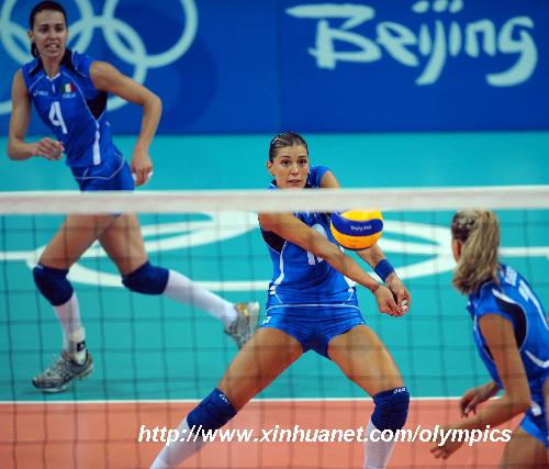 Francesca Piccinini of Italy receives during women's volleyball Preliminary Pool B against Russia at Beijing Olympic Games at Beijing Institute of Technology Gymnasium in Beijing, China, Aug. 9, 2008. Italy beat Russia 3-1. [Xinhua] 