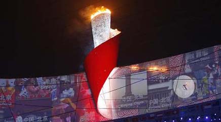 Li Ning lights cauldron of Beijing Olympic Games
