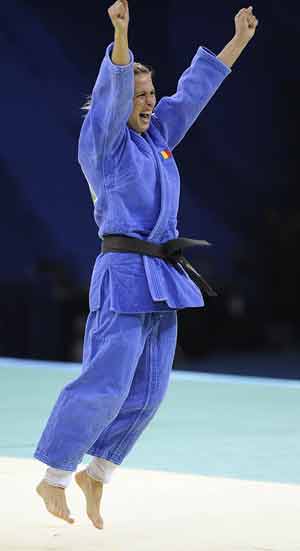 Alina Alexandra Dumitru of Romania celebrates after winning Yanet Bermoy of Cuba during the women -48kg final of judo at Beijing 2008 Olympic Games in Beijing, China, Aug 9, 2008. Dumitru won the match and claimed the title in this event.[Xinhua]