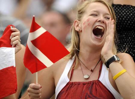A Danish girl cheers for Danish rowers during the rowing competition at Beijing 2008 Olympic Games in Shunyi Olympic Rowing-Canoeing Park in Beijing, China, Aug. 9, 2008. The Olympic rowing competition started on Saturday. (Xinhua/Guo Lei) 