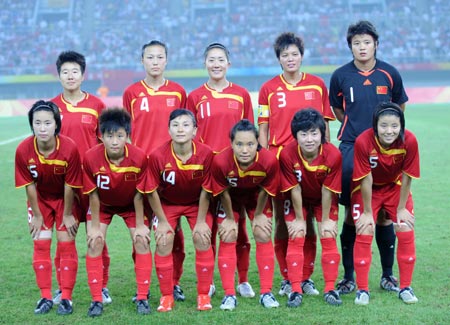 Photo taken on Aug. 9, 2008 shows the starting lineup of China women&apos;s Olympic football team before their Beijing Olympic women&apos;s football tournament Group E match between China and Canada in Tianjin, Olympic co-host city in north China, Aug. 9, 2008. (Xinhua/Yang Zongyou) 