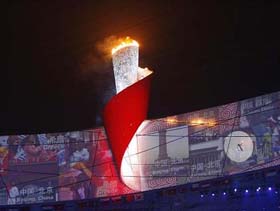 Li Ning lights cauldron of Beijing Olympic Games