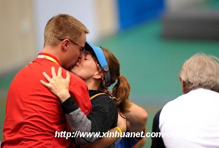 Markswoman Katerina Emmons of Czech celebrates with his husband after women's 10m Air rifle final of Beijing Olympic Games at Beijing Shooting Range Hall in Beijing, China, Aug. 9, 2008. Katerina Emmons won the gold medal in the event with 503.5 points. (Xinhua/Li Ga)