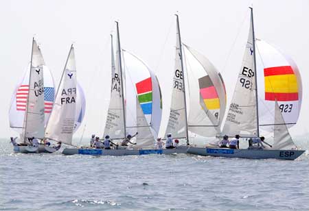  Sailors compete during Yngling Class competition at Qingdao Olympic Sailing Centre in Qingdao, an Olympic co-host city in east China's Shandong Province, Aug. 9, 2008. 
