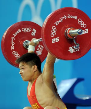 Long Qingquan of China takes a lift at the men's 56kg final of weightlifting at Beijing 2008 Olympic Games in Beijing, China, Aug. 10, 2008. Long claimed title in this event. [Yang Lei/Xinhua] 