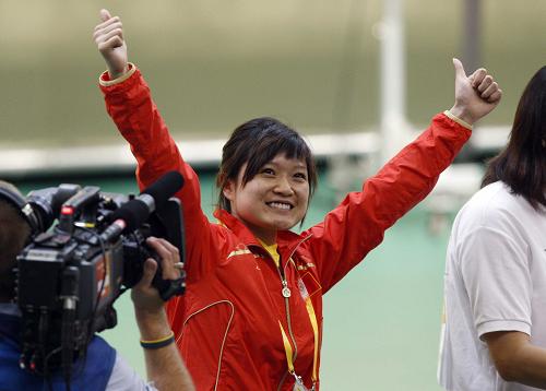 Chinese markswoman Guo Wenjun smashed the Olympic record in women's 10-meter air pistol with 492.3 points, winning the second shooting gold medal for China at the Beijing Shooting Range Hall on Sunday morning. [Xinhua] 