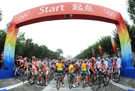 Riders prepare to start at the Yongding Gate during women’s road race of the Beijing 2008 Olympic Games in Beijing, China, August 10, 2008. 