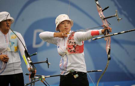 Yun Ok-Hee (R) and Park Sung-Hyun of South Korea compete during the women's team 1/4 elimination of archery at Beijing 2008 Olympic Games in Beijing, China, Aug. 10, 2008. The South Korean team composed of Park Sung-Hyun, Yun Ok-Hee and Joo Hyun-Jung set a new 24-arrow world record by shooting 231 points. 